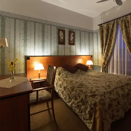 Ξενοδοχείο Majewski & 3*